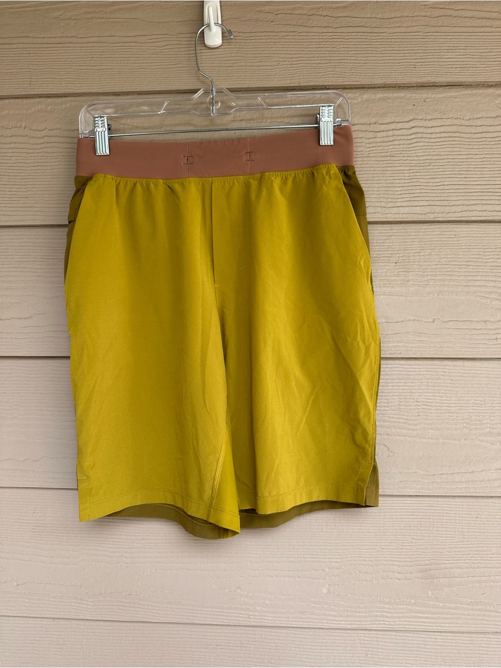 Men’s Lululemon T.H.E Short Linerless in Golden Lime Size Small (A43)
